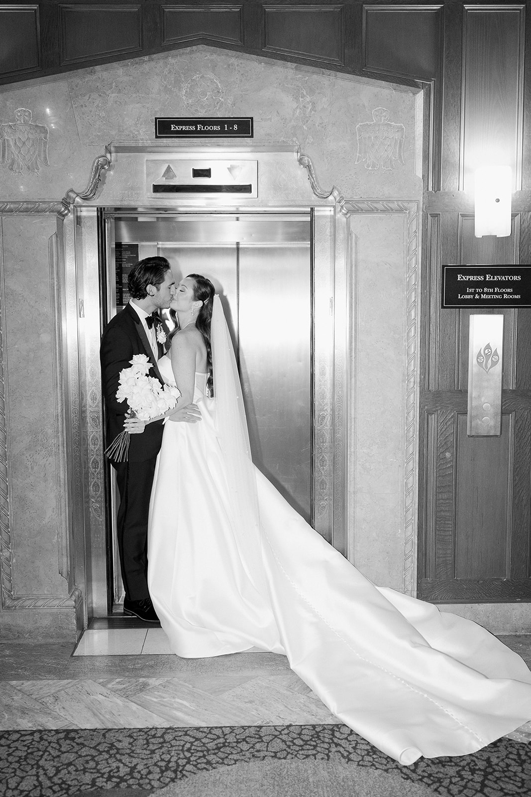 bridal portraits at the intercontinental chicago