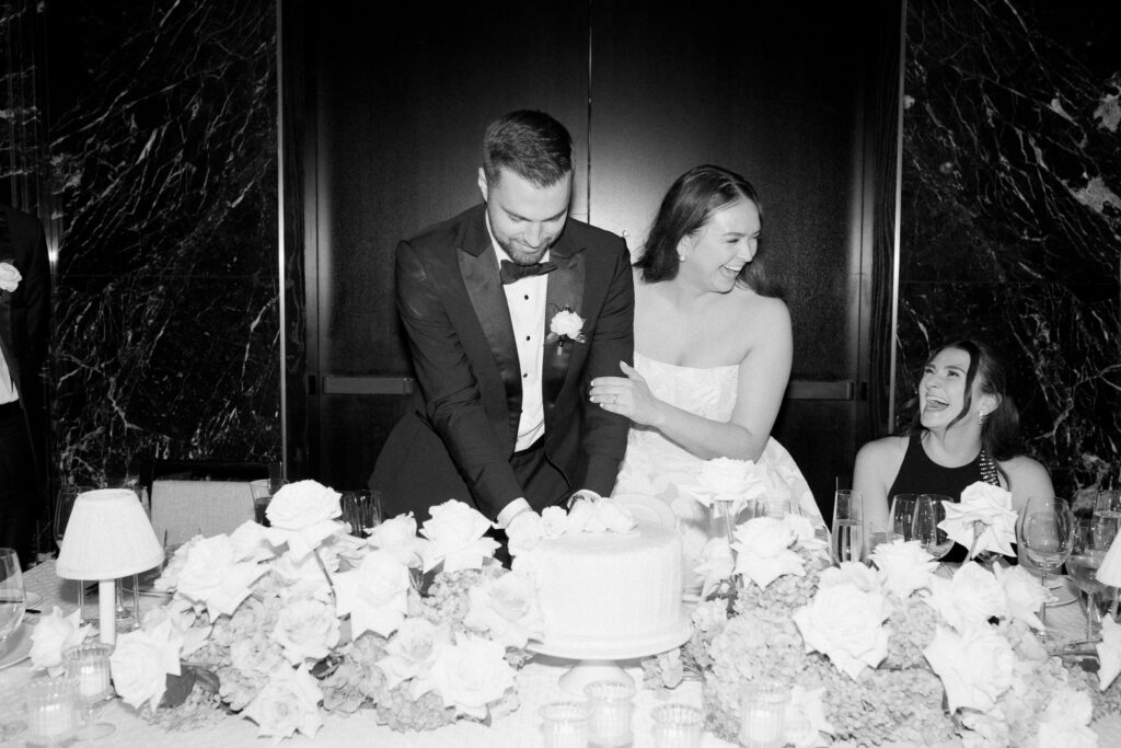 wedding cake cutting photo
