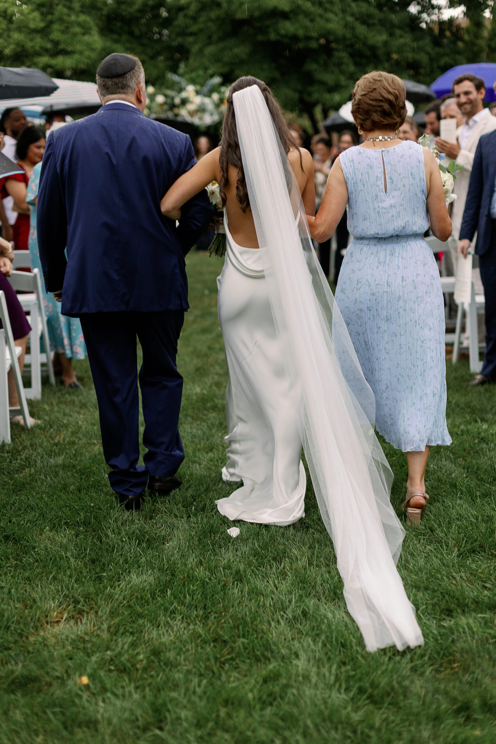 rainy day luxury wedding photos taken in chicago, illinois during a summer storm