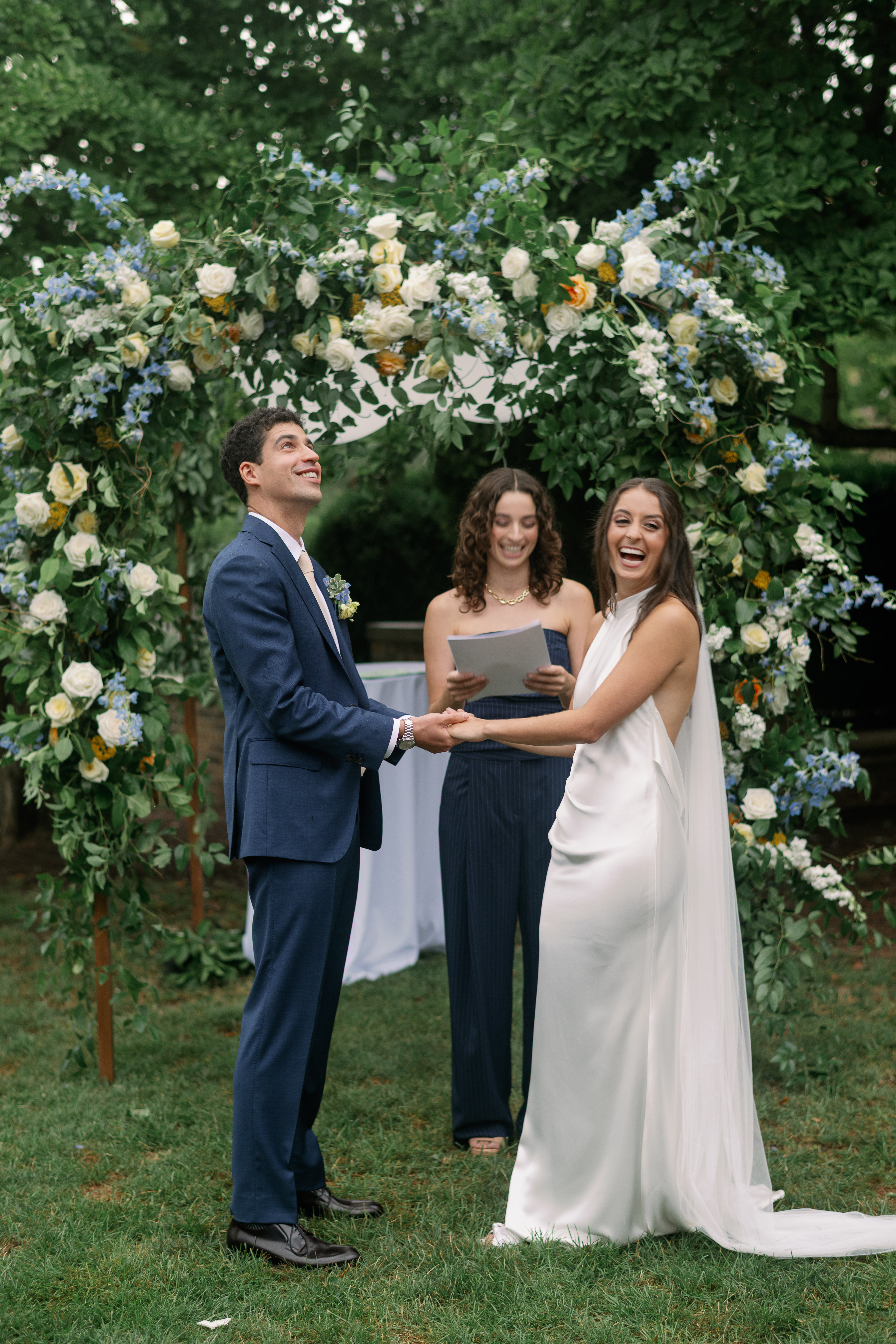 rainy day luxury wedding photos taken in chicago, illinois during a summer storm